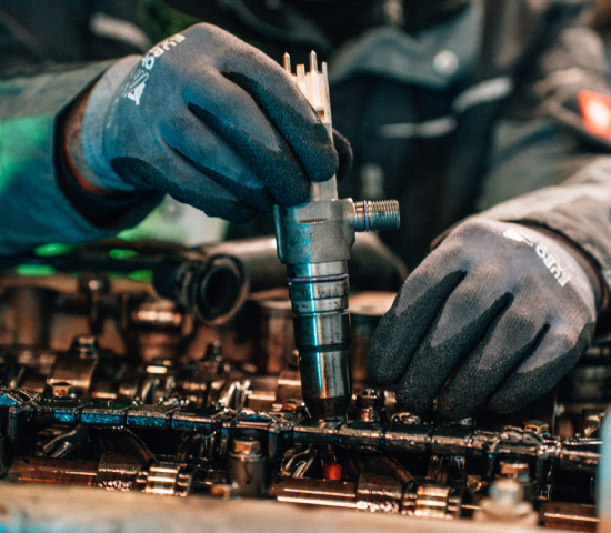 Klumpp Service GmbH - Mitarbeiter bei der Reparatur