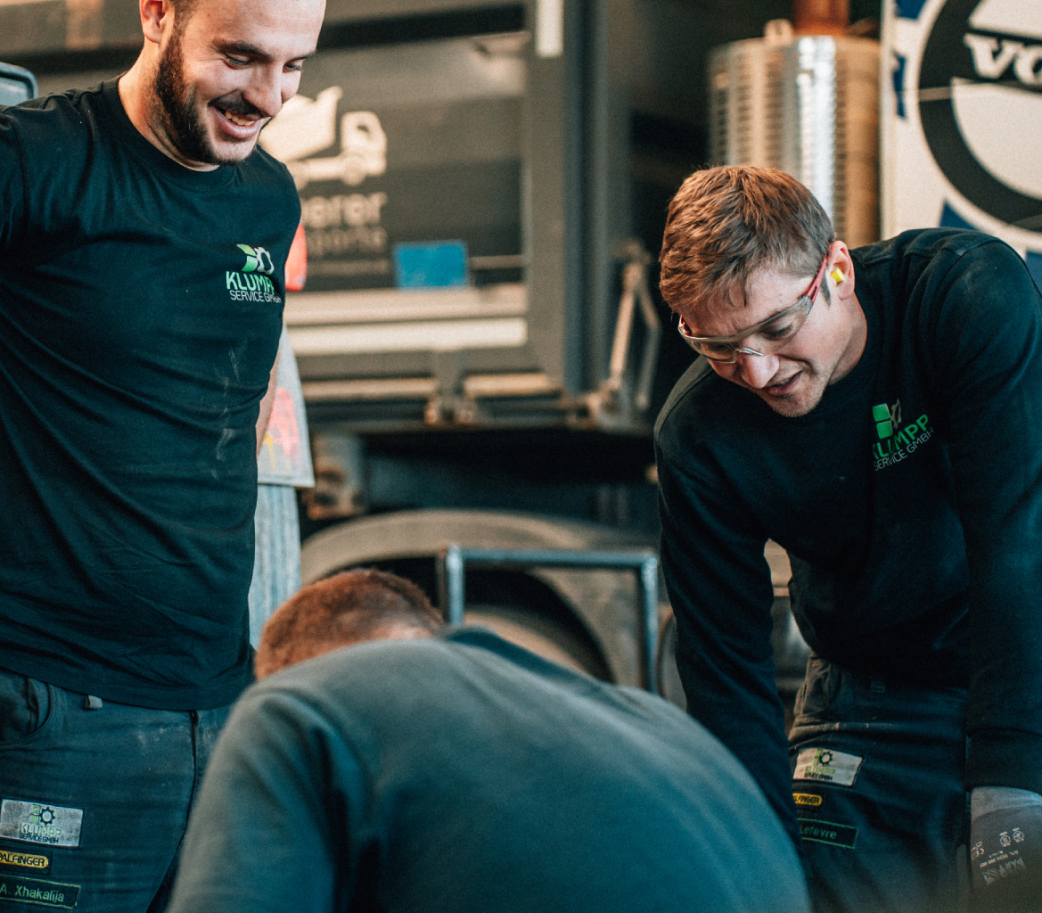 Klumpp Service GmbH - Mitarbeiter in der Werkstatt