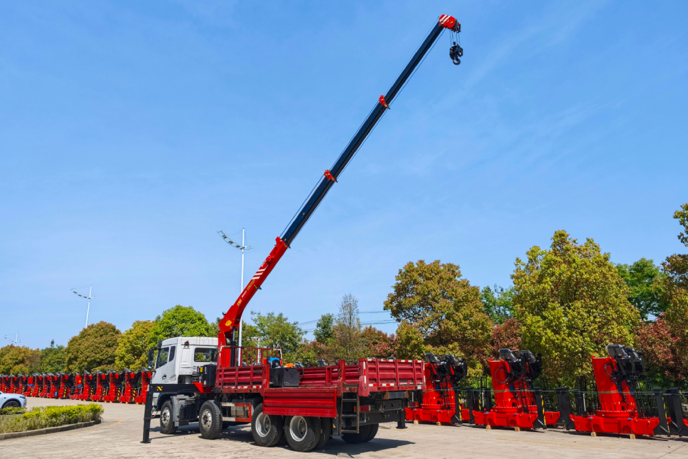 palfingerklumppimage.psd Klumpp Service GmbH - Mitarbeiter bei der Arbeit